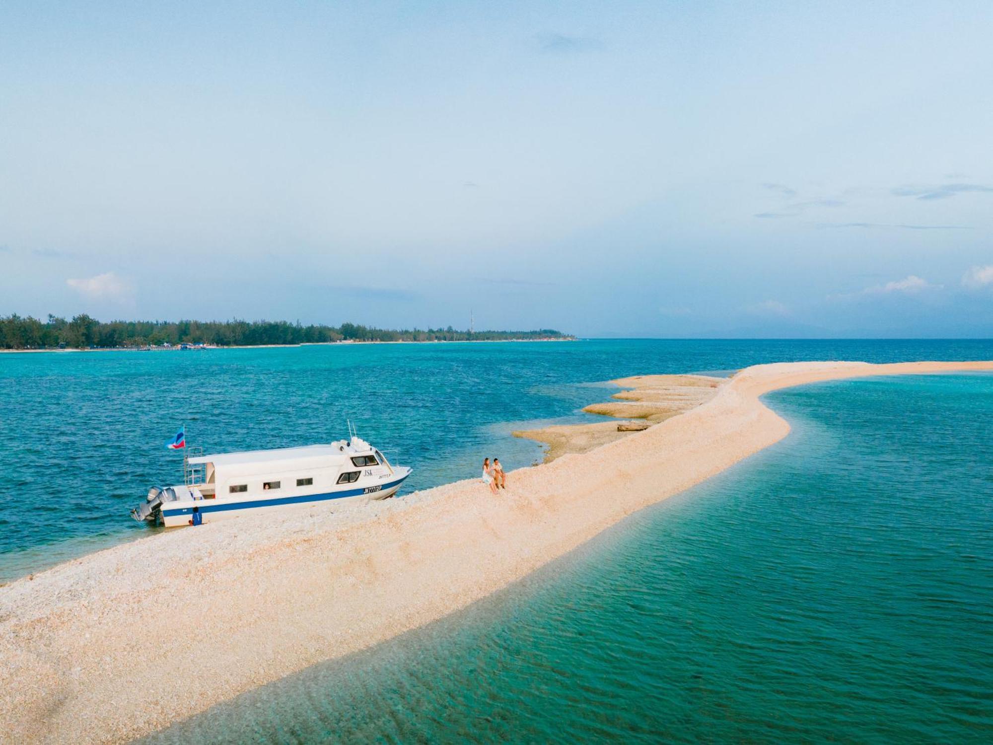 Jsk Island * Kampong Mantanani